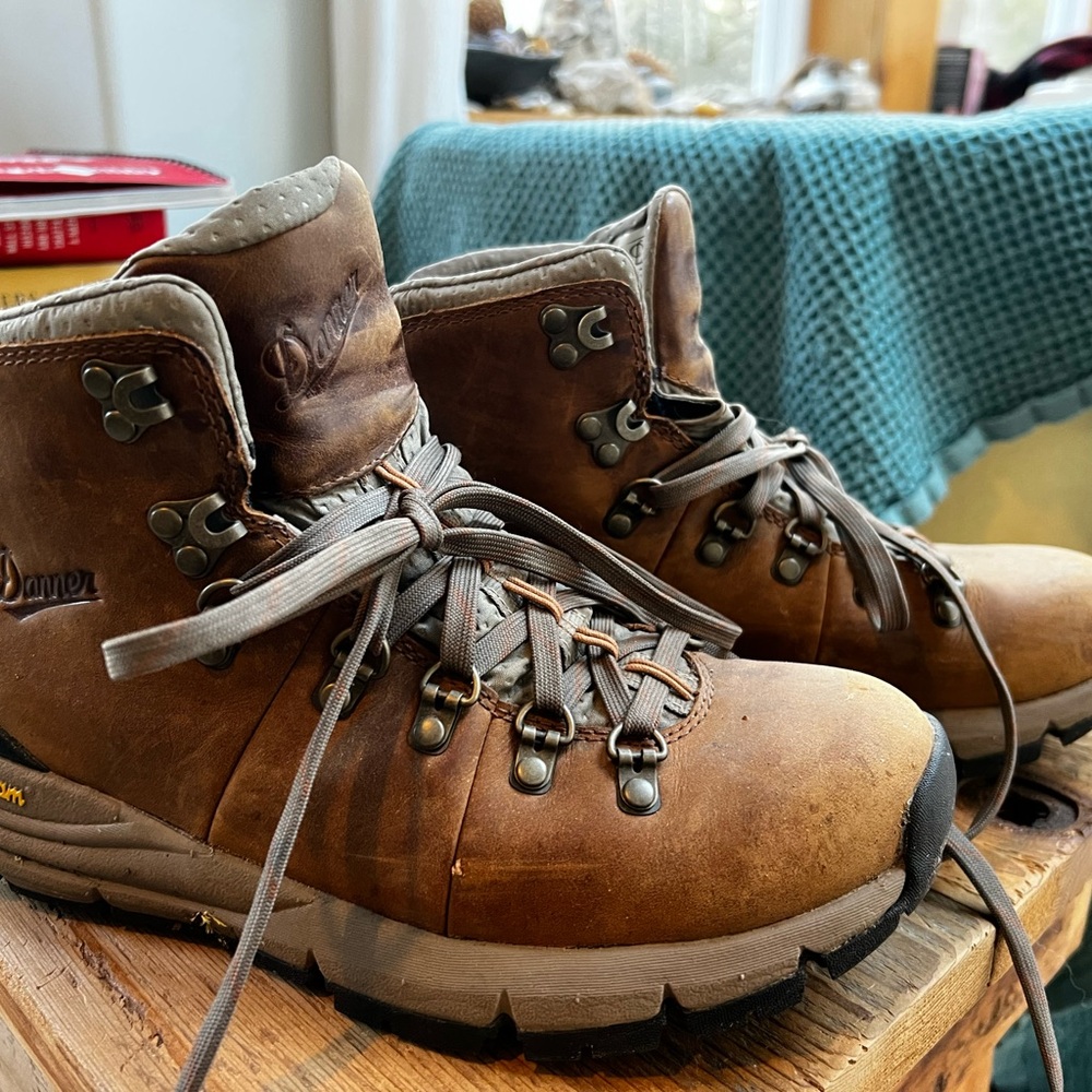 Danner Women’s 7.5M Tan Leather Boots